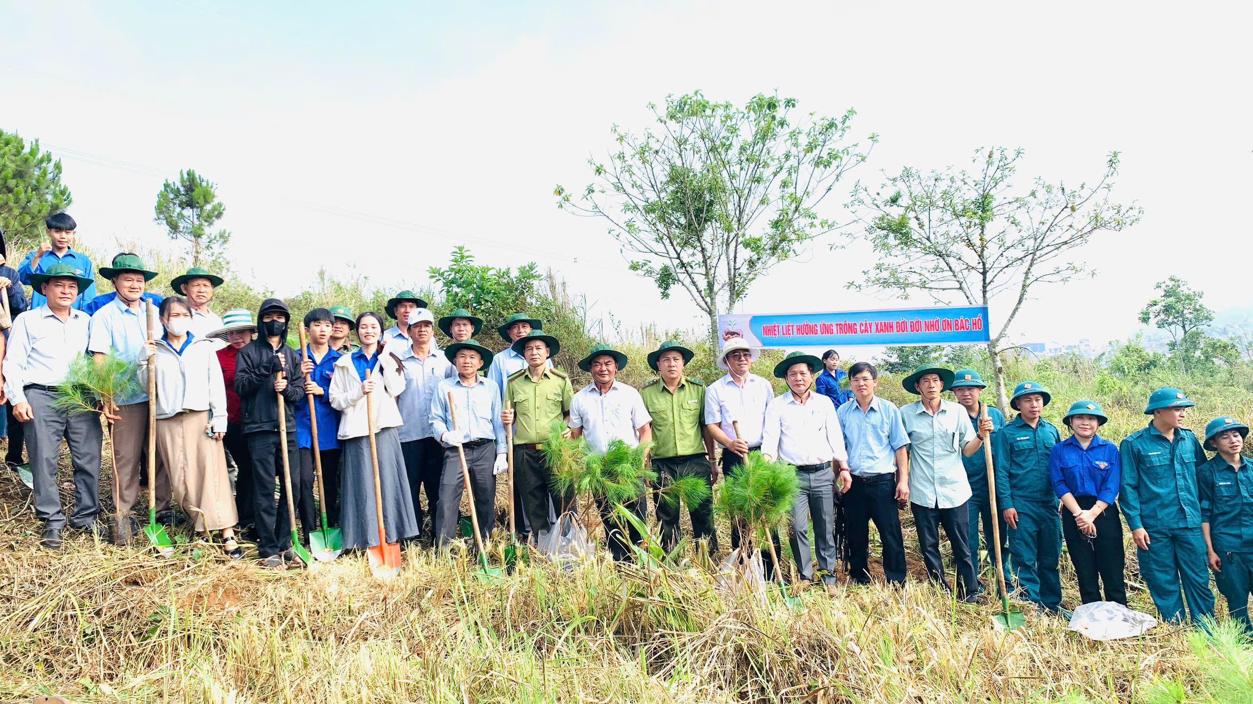 XÃ PƠNG DRANG TRỒNG 300 CÂY XANH KỶ NIỆM 136 NĂM NGÀY SINH CỦA CHỦ TỊCH HỒ CHÍ MINH (19/5/1890 - 19/5/2026)