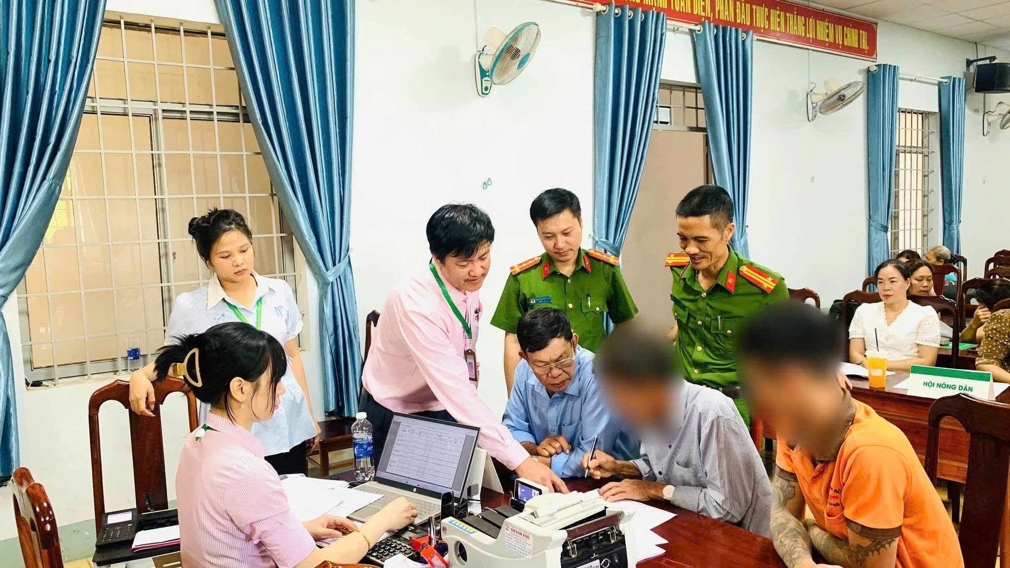 PHÒNG GIAO DỊCH NGÂN HÀNG CHÍNH SÁCH XÃ HỘI KRÔNG BÚK GIẢI NGÂN VỐN VAY CHO NGƯỜI SAU CAI NGHIỆN MA TÚY