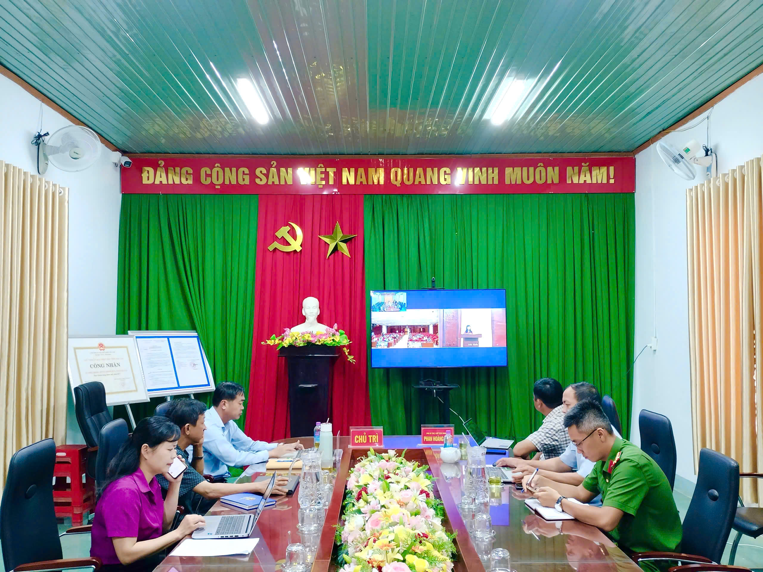 XÃ PƠNG DRANG THAM DỰ HỘI NGHỊ TRỰC TUYẾN VỀ NÂNG CAO HIỆU QUẢ CẢI CÁCH HÀNH CHÍNH