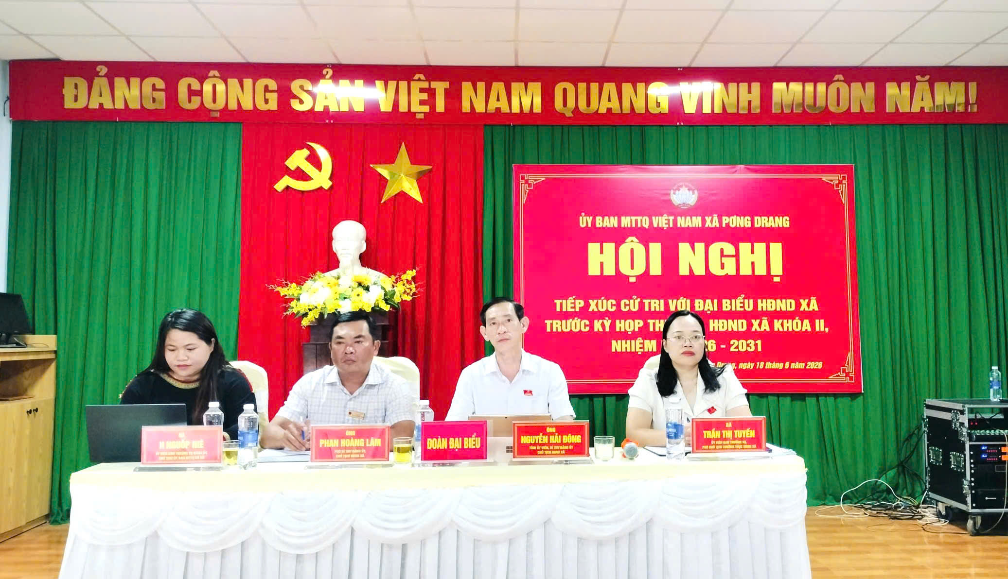 ĐẠI BIỂU HĐND XÃ PƠNG DRANG TIẾP XÚC CỬ TRI TRƯỚC KỲ HỌP THỨ HAI HĐND XÃ KHÓA II, NHIỆM KỲ 2026 – 2031